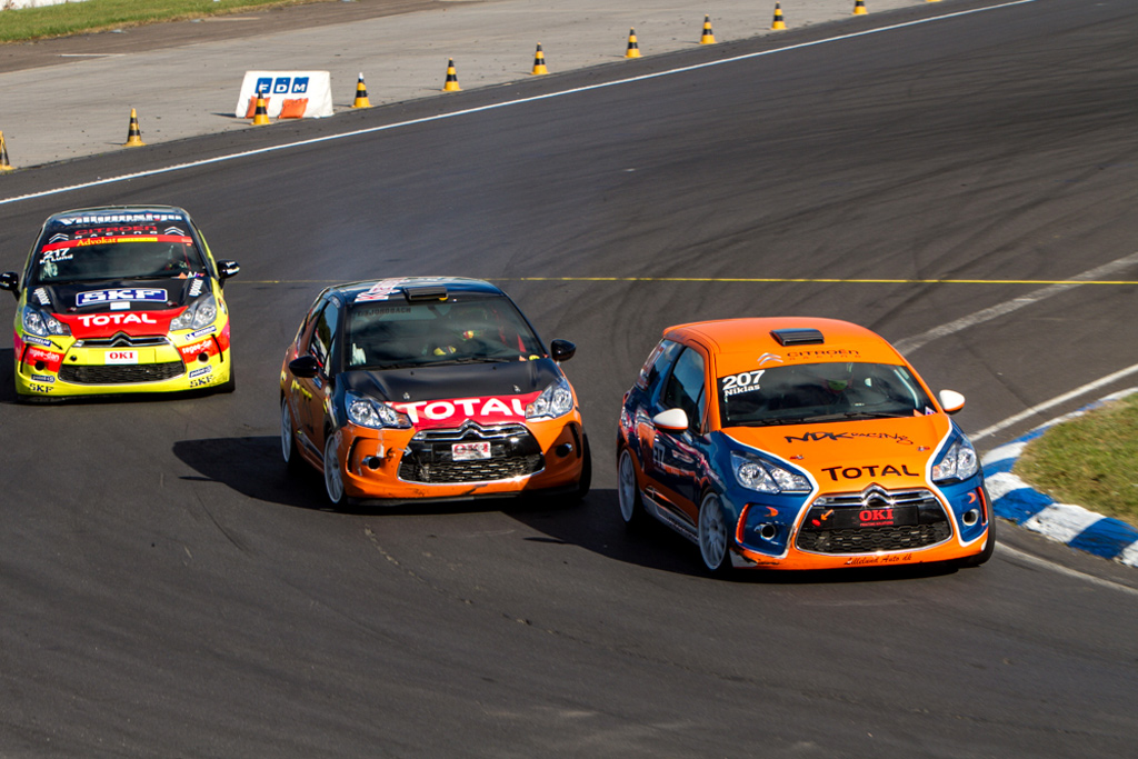 Der var lige plads til en blå og orange DS3'er der
(Foto: Gripping Media)